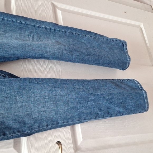 Q women's Lee straight leg stretch slimming plus size jeans 16 - Picture 2 of 5